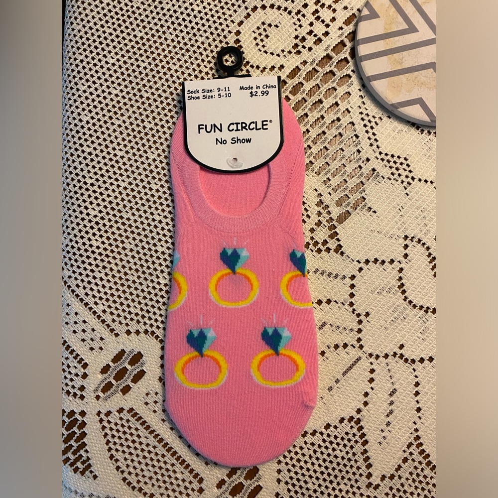 NWT Fun Circle ring no show socks